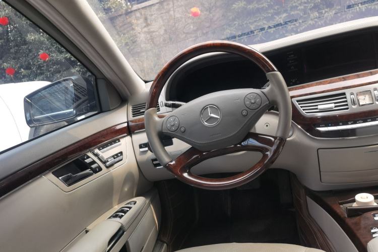 Used Mercedes-Benz S-Class 2012 S 400 L HYBRID Grand Edition Steering Wheel