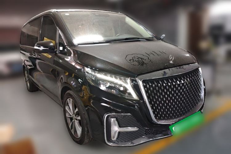 Used Mercedes-Benz V-Class 2022 V 260 Avantgarde Edition Front Right 45 Deg