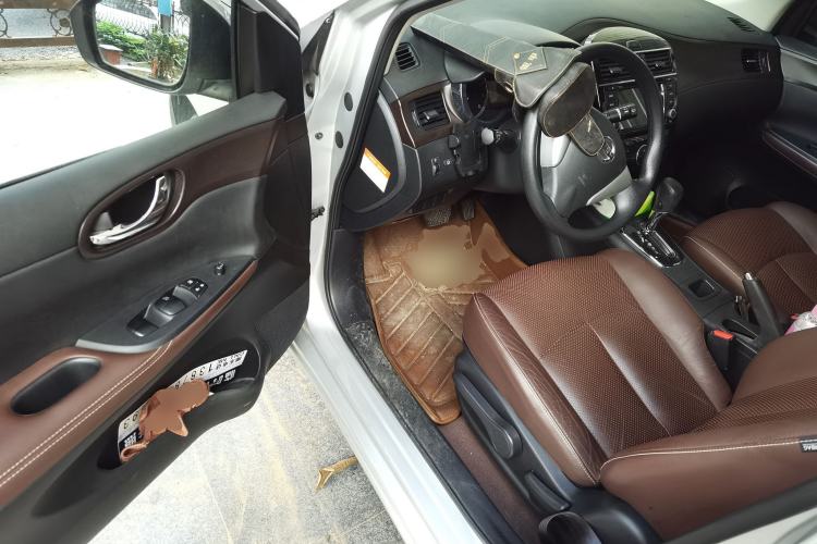 Used Nissan Tiida 2014 1.6L CVT Cool Cafe Edition