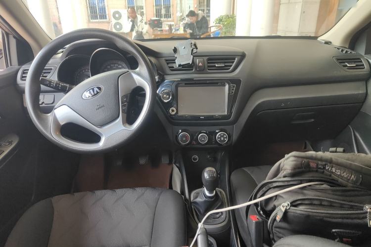 Used Kia K2 2015 Sedan 1.4L MT GLS Center Console