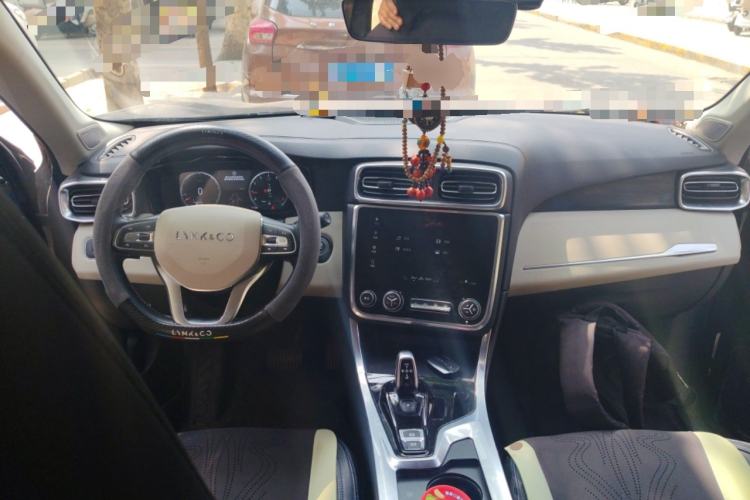 Used Lynk & Co 01 2017 2.0T Two-Wheel Drive Zhaopu Version Center Console