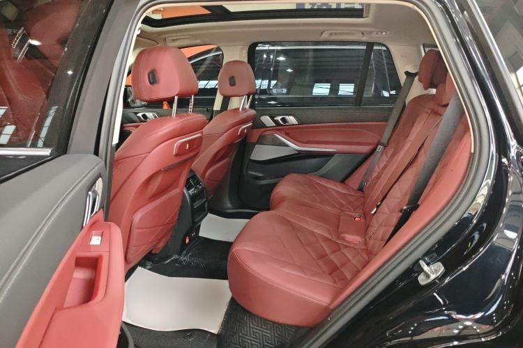 Used BMW X5 2023 xDrive 30Li Luxury M Sport Package