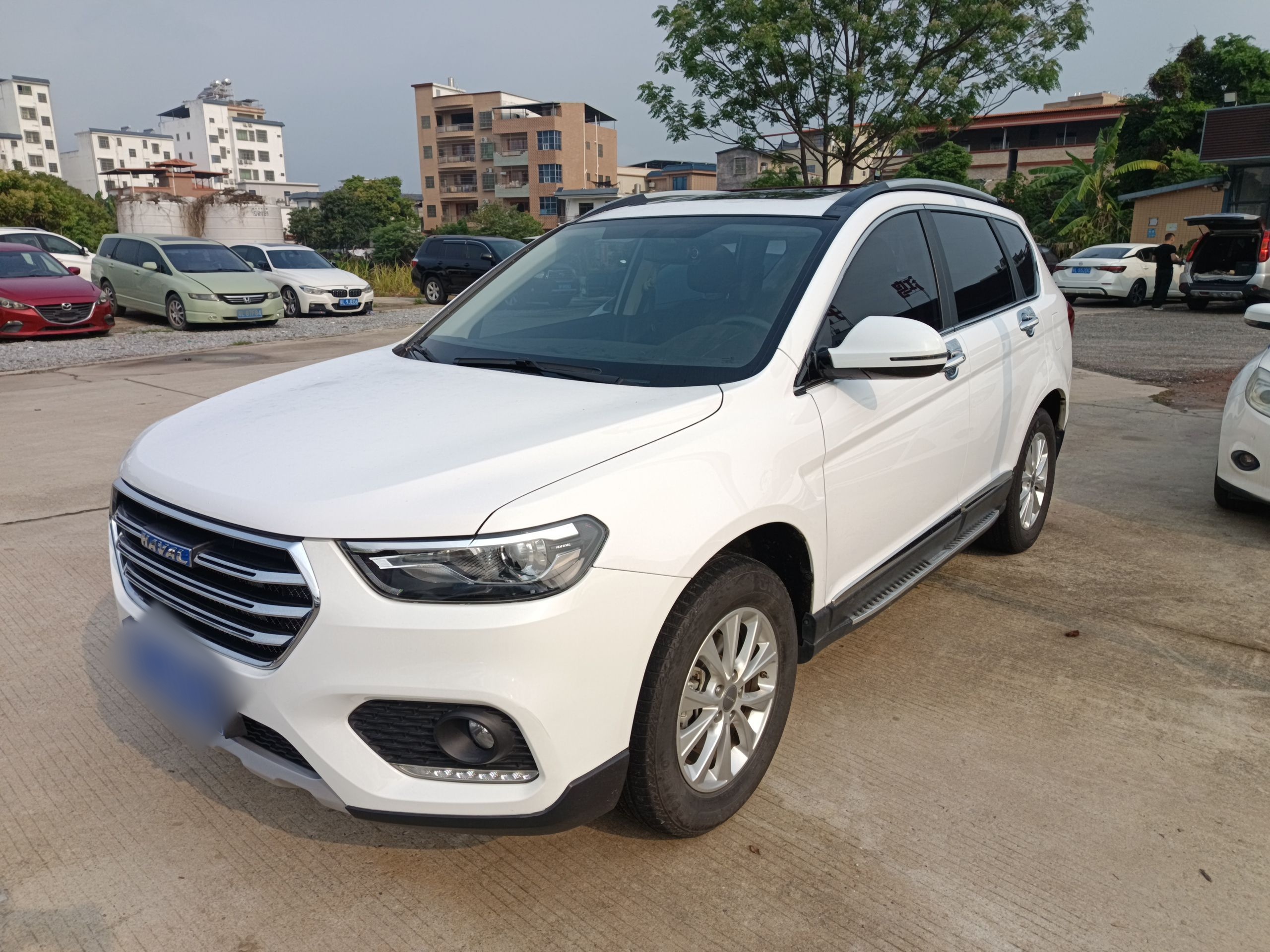 Под передней частью автомобиля