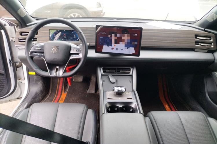 Used BYD Qin L 2024 DM-i 120KM Beyond Model Center Console