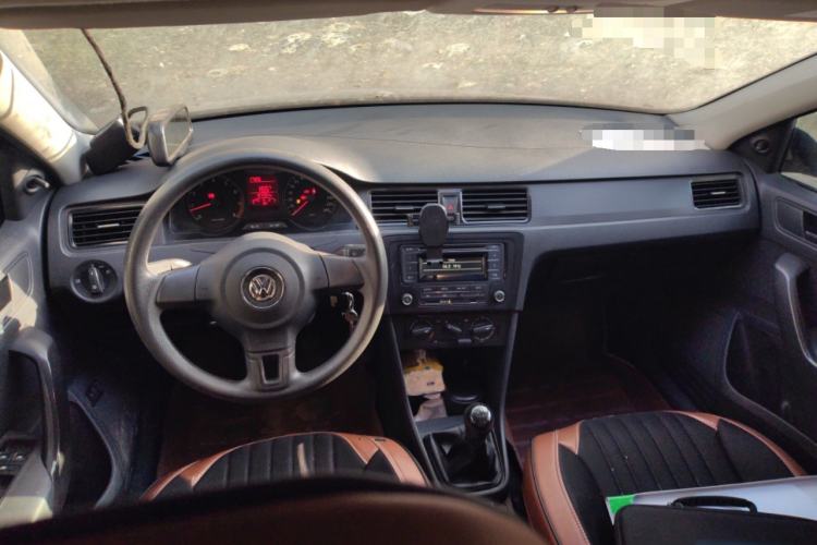 Used Volkswagen Santana 2015 1.6L Manual Fashion Edition Center Console