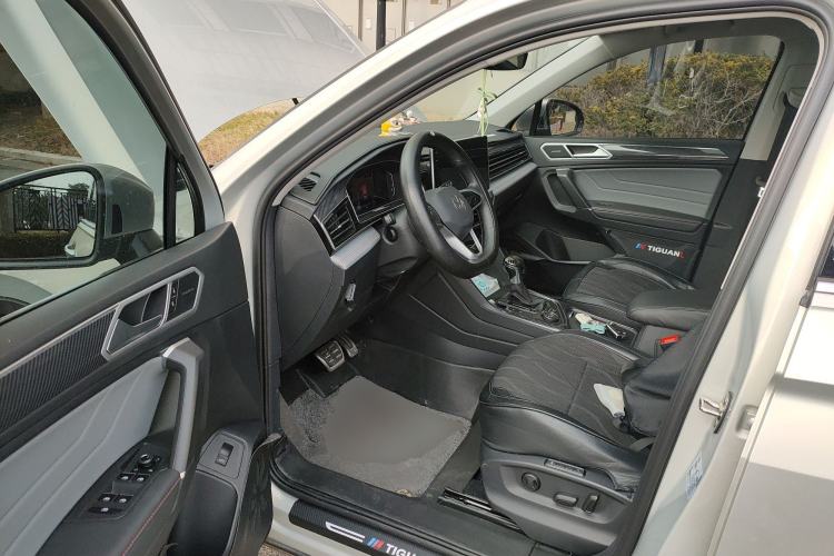 Used Volkswagen Tiguan L 2023 Facelift 380TSI Automatic All-Wheel Drive R-Line Flagship 7-Seater