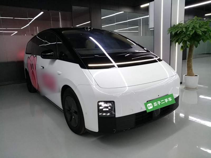 Used Li Auto MEGA 2025 Home Family Special Edition — 3