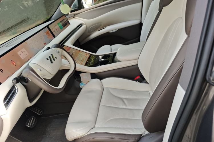 Used IM LS7 2023 100kWh Lux Rear-Drive Version Left Front Seat