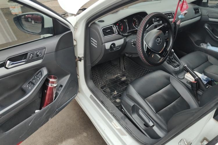 Used Volkswagen Sagitar 2015 1.6L Automatic Comfort Model
