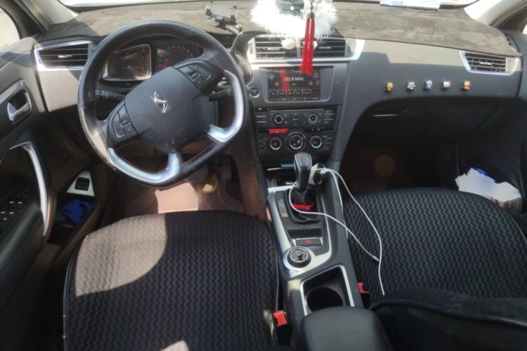 Used DS 6 2014 1.6T Luxury Edition THP160 Center Console