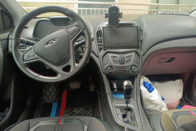 Used Chery Arrizo 5 2016 1.5L CVT Trendsetting Edition Center Console