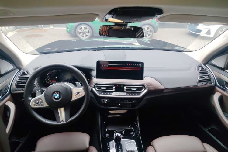 Used BMW X3 2023 xDrive30i Leading Model M Night Edition Package Center Console