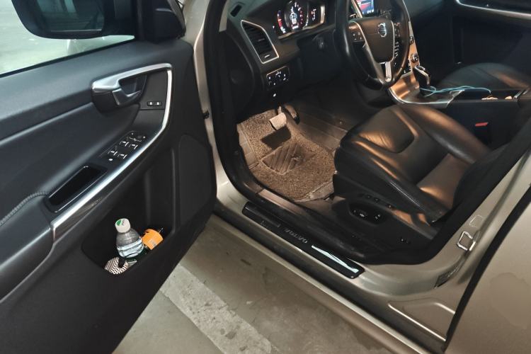 Used Volvo XC60 2017 T5 AWD Smart Upgrade Model