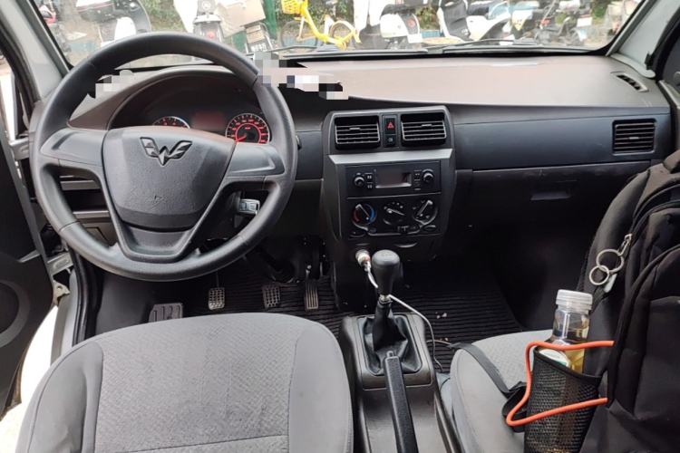 Used Wuling Rongguang S 2023 1.5L Base Version 5/7 Seats Center Console