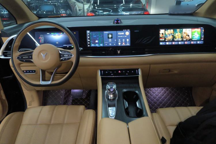 Used VOYAH Dream 2024 PHEV Extended-Range Premium Edition Center Console