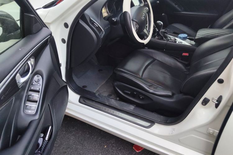 Used Infiniti Q50 2014 2.0T Comfort Edition