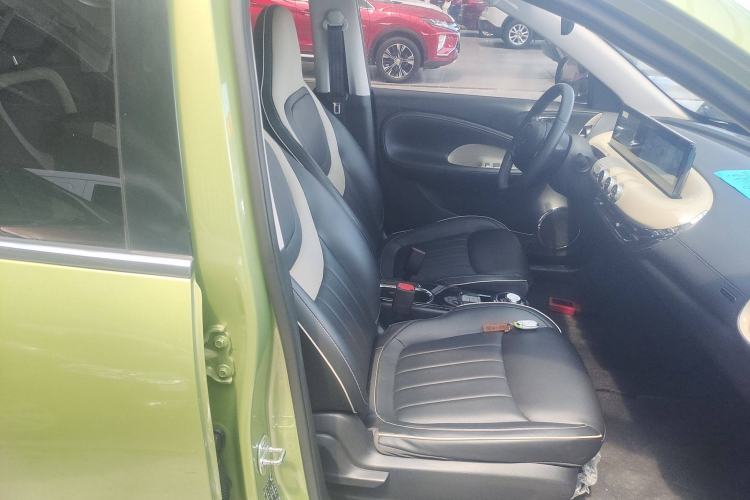 Used Wuling Bingo 2023 333 km Enjoyment Version Right Front Seat