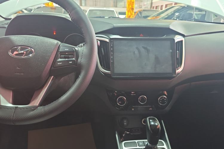Used Hyundai ix25 2017 1.6L Automatic Smart Version Center Console