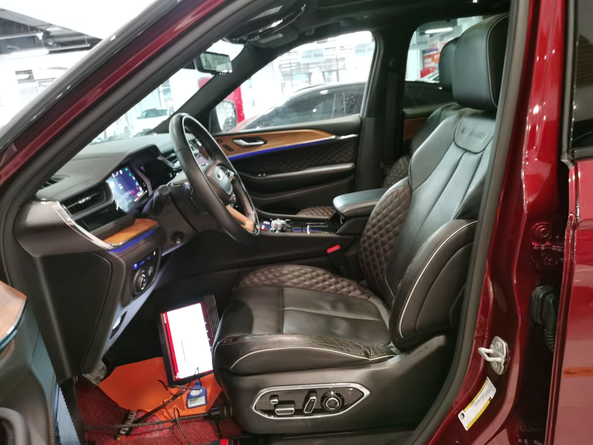 Переднее сиденье в автомобиле