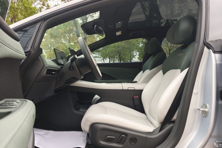 Used Nissan N7 2025 625 Max Left Front Seat