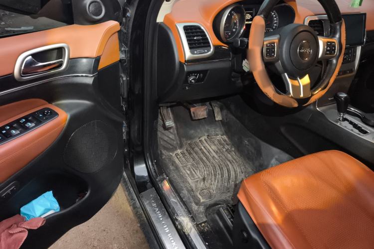 Used Jeep Grand Cherokee 2012 5.7L Flagship Prestige Edition
