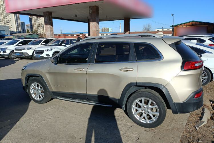 Used Jeep Cherokee 2016 2.0L Leading Edition
