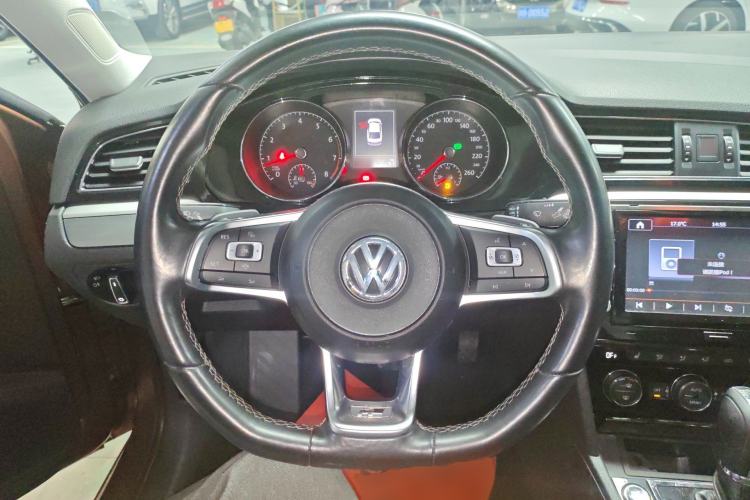 Used Volkswagen Lamando 2015 330TSI DSG Luxury Edition