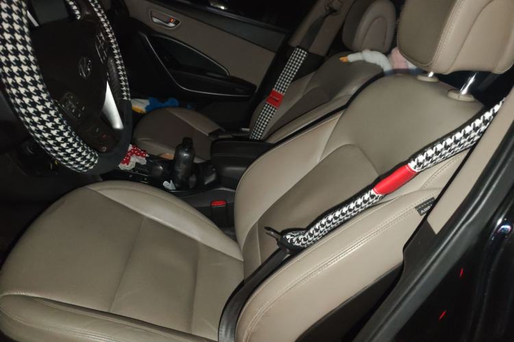 Used Hyundai Santa Fe 2015 2.4L Automatic Two-Wheel Drive Smart Version 5 Seats Left Front Seat