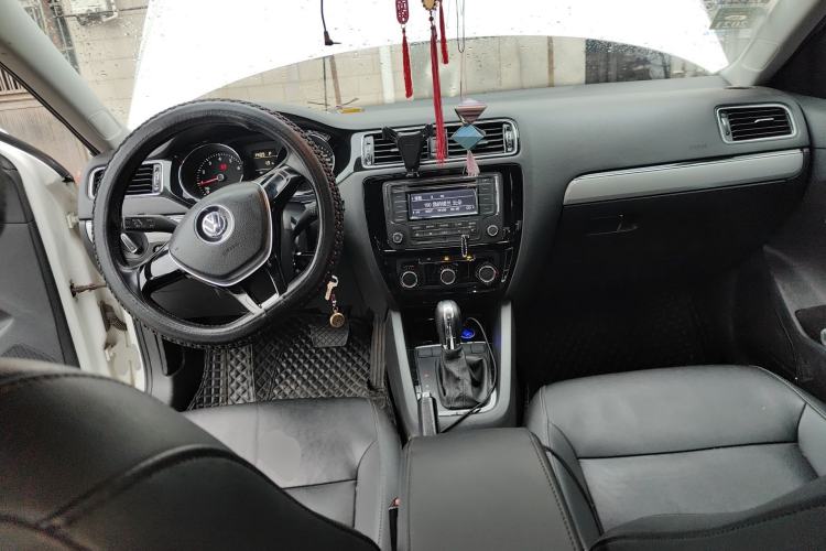 Used Volkswagen Sagitar 2015 1.6L Automatic Comfort Model
