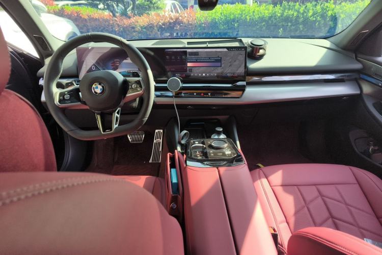 Used BMW 5 Series 2026 530Li Leading M Sport Package Center Console