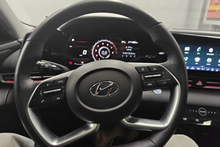 Used Hyundai Elantra 2022 1.5L CVT LUX Black Knight Limited Edition
