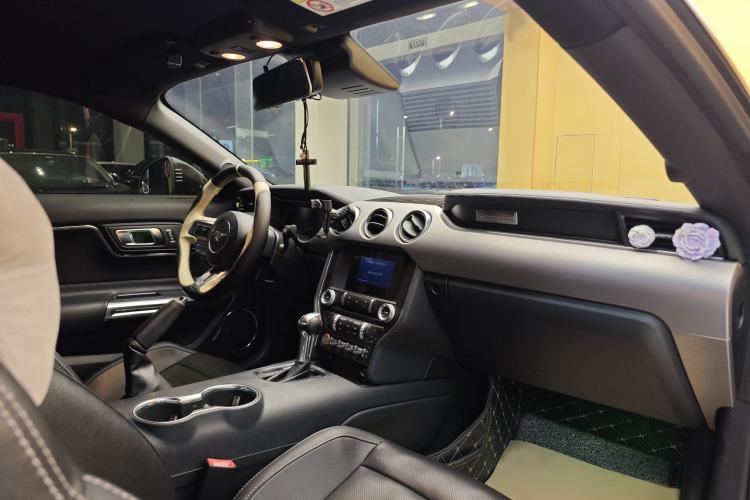 Used Ford Mustang 2021 2.3T EcoBoost Interior 10