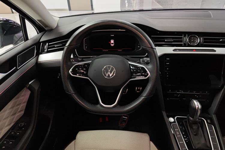 Used Volkswagen Magotan 2023 2 Million Units Commemorative Edition 330TSI DSG Luxury Version
