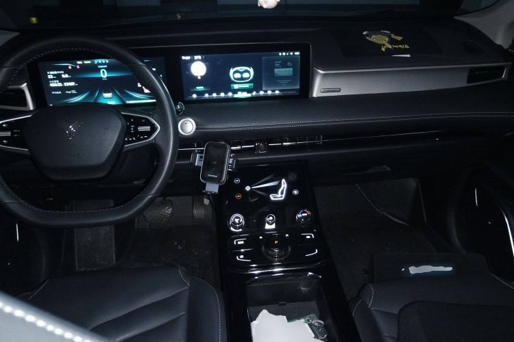 Used NETA U 2022 Zhi400 Pro Ternary Lithium Center Console