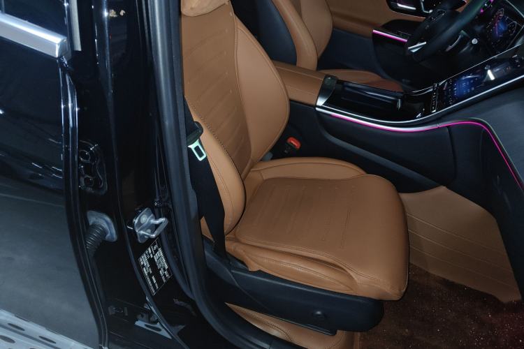 Used Mercedes-Benz GLC 2023 GLC 260 L 4MATIC Luxury 7-Seater Right Front Seat