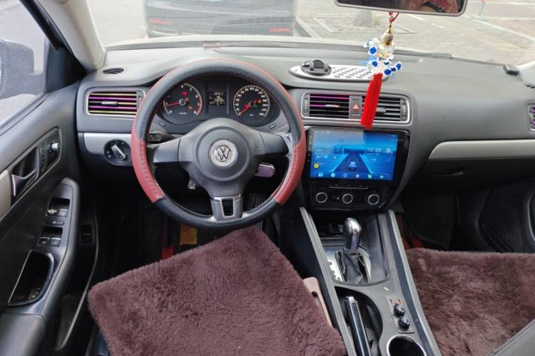 Used Volkswagen Sagitar 2014 1.6L Automatic Comfort Model Steering Wheel