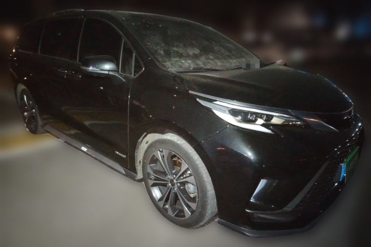 Used Toyota Granvia 2023 2.5L Hybrid Flagship VIP Edition Front Right 45 Deg