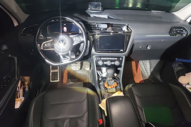 Used Volkswagen Tiguan L 2021 380TSI Automatic All-Wheel Drive R-Line Comfort Plus 7-Seater Center Console