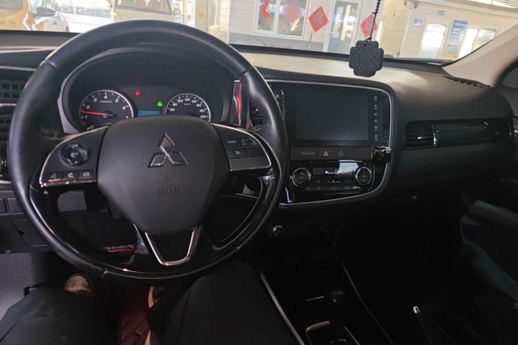 Used Mitsubishi Outlander 2017 2.0L Two-Wheel Drive Glory Edition 5 Seats
