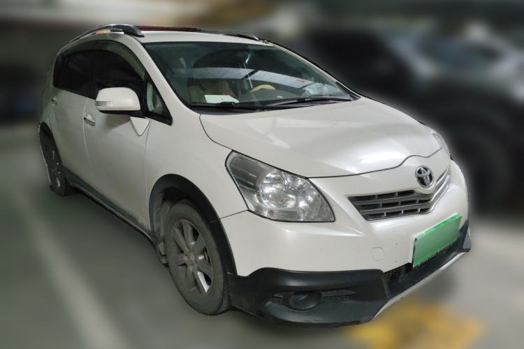 Used Toyota Verso 2015 180E CVT Crossover Edition Front Right 45 Deg