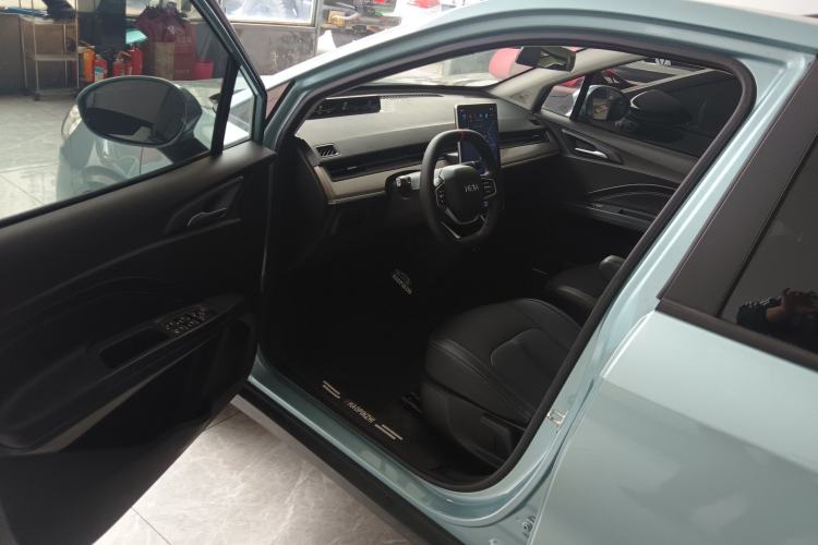 Used NETA V 2022 Long-Range Industry Custom Edition Driver Seat