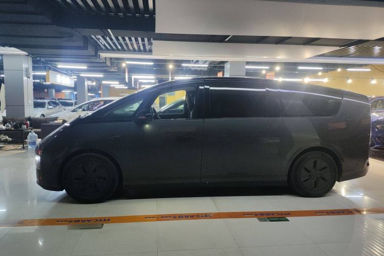 Used Li Auto MEGA 2024 Ultra Model
