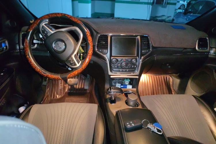 Used Jeep Grand Cherokee 2014 3.0TD Diesel Comfort Navigation Version Center Console