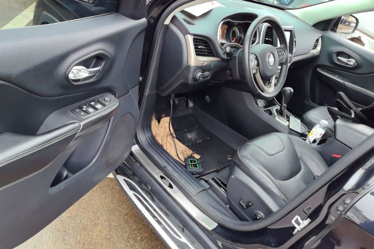 Used Jeep Cherokee 2016 2.0L Superior Edition Driver Seat