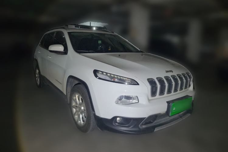 Used Jeep Cherokee 2017 2.0L Superior Edition Front Right 45 Deg
