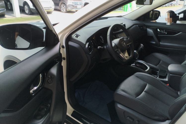 Used Nissan X-Trail 2022 2.0L Two-Wheel Drive Smart Connect Premium Edition Driver Seat