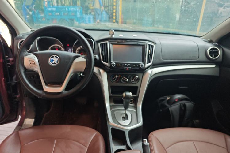 Used Venucia T70 2015 2.0L CVT Smart Choice Edition
