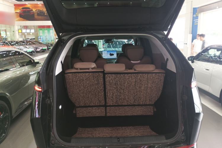 Used XPeng X9 2024 640 All-Wheel Drive High-Performance Max