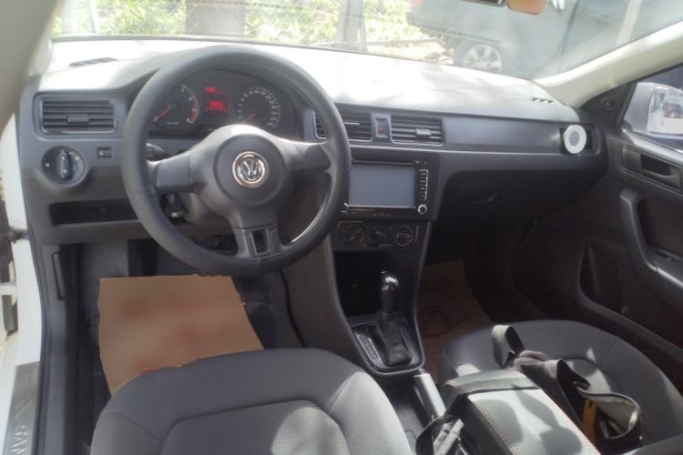 Used Volkswagen Santana 2015 1.6L Automatic Fashion Edition Center Console