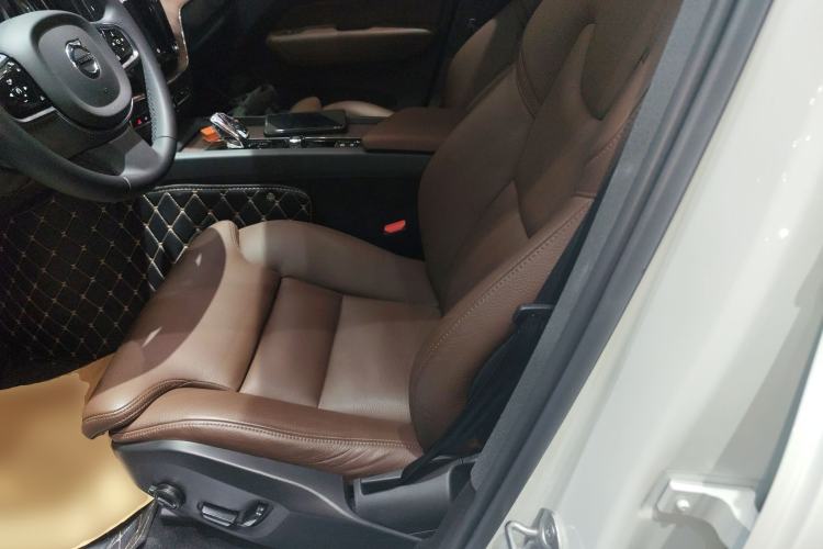 Used Volvo XC60 New Energy 2023 T8 Plug-in Hybrid Long-Range All-Wheel Drive Smart Luxury Edition
